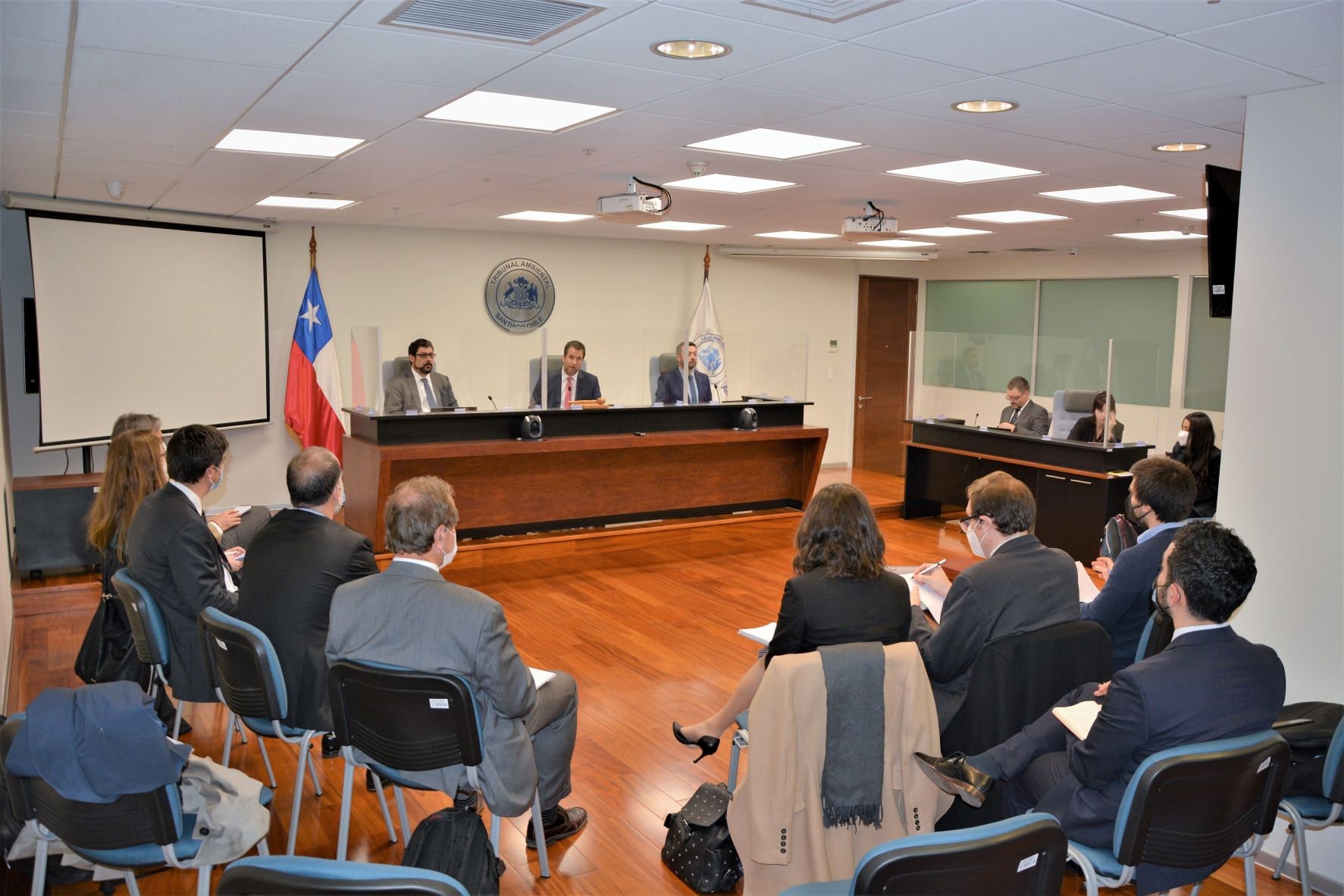 Apelando al compromiso del Estado y de cada empresa del cordón industrial, Segundo Tribunal Ambiental presentó propuesta de conciliación en demanda por daño ambiental de bahía de Quintero-Puchuncaví.