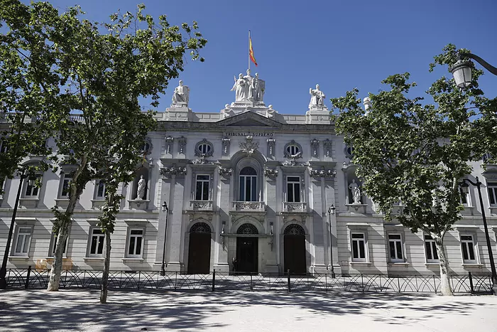 Tribunal Supremo de España absuelve a hombre por el delito de abuso sexual al establecer que hubo contradicciones en la versión de la víctima respecto al consentimiento.