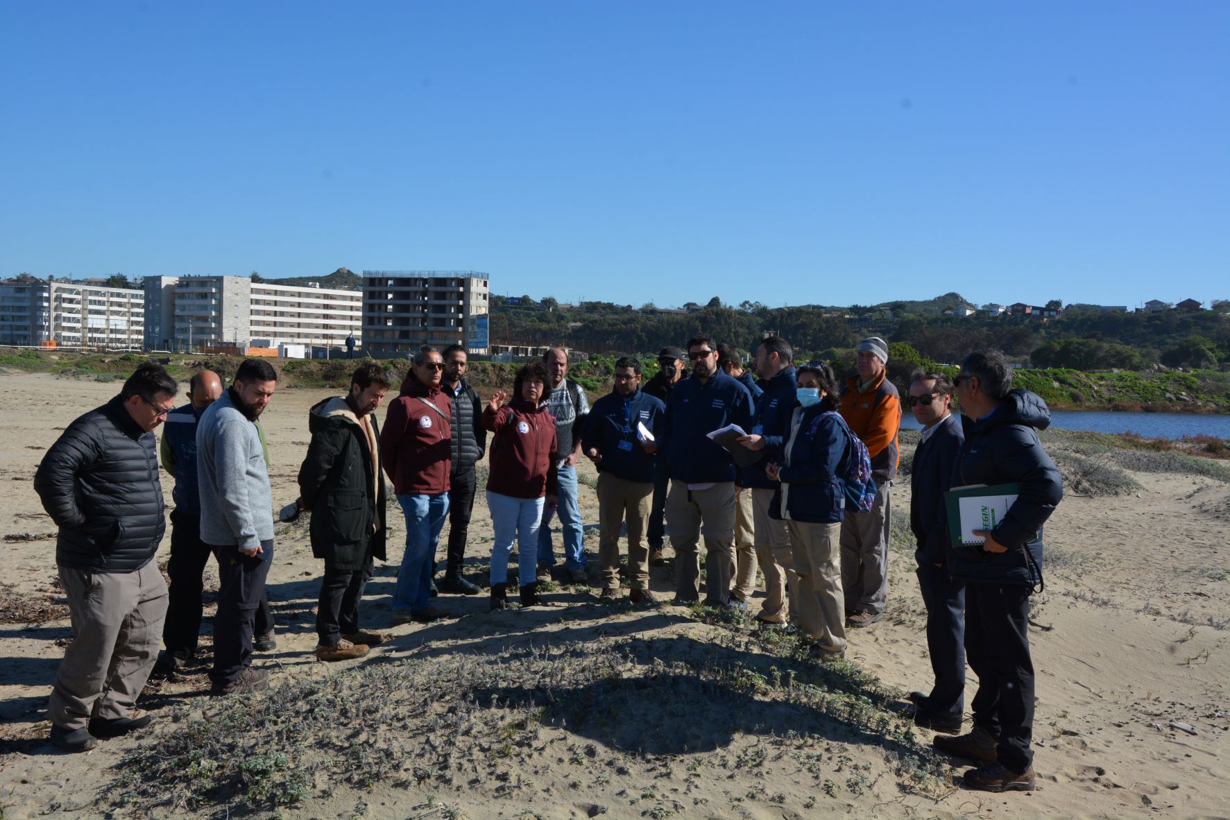 Ministros del Segundo Tribunal Ambiental realizaron visita inspectiva al humedal urbano Estuario Los Molles.