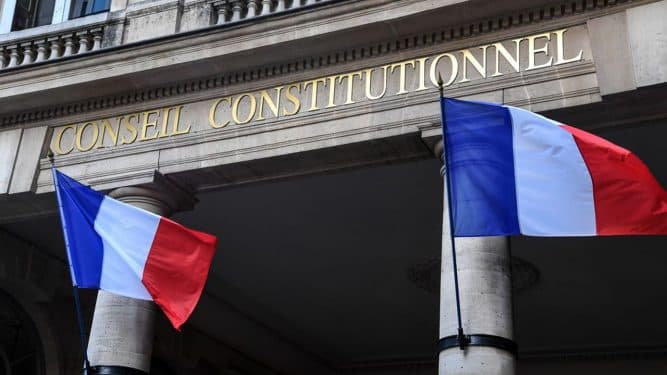 Consejo Constitucional de Francia resuelve que se ajusta a la Constitución normas que facultan ordenar el retiro de contenido terrorista en internet.