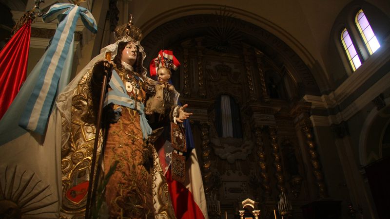 Con citas históricas y poéticas, Corte Suprema de Argentina rechaza recurso de amparo en contra de la conmemoración de figuras religiosas en Mendoza.