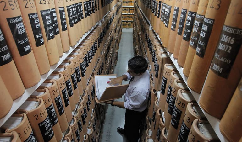 Compraventa de cuatro sitios en zona industrial no puede inscribirse como una única unidad si en el contrato singularizan con deslindes por separado, resuelve la Corte Suprema.