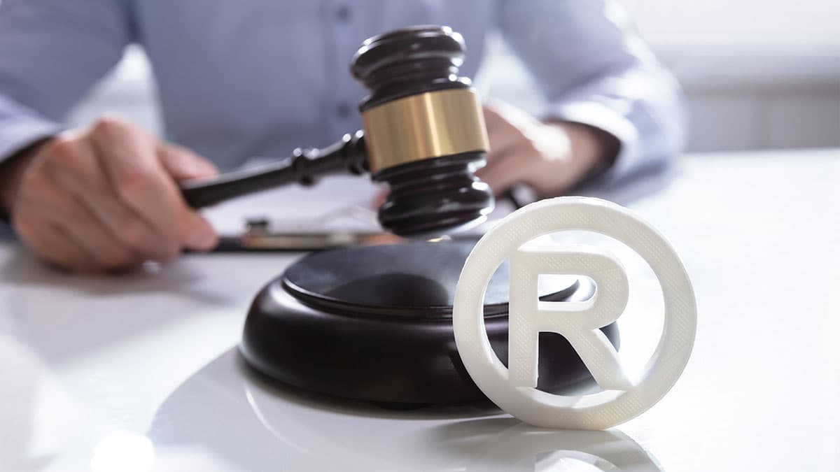Oposición a inscripción de marca no procede si los servicios que presta la solicitante corresponden a clases diferentes de aquellas que desarrolla el oponente.