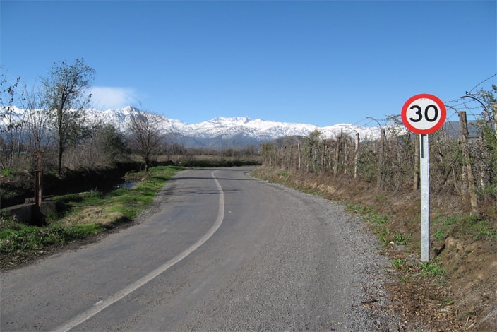Gobierno Regional Metropolitano se encuentra habilitado para financiar proyectos de iluminación vial en caminos de dominio privado que se encuentren destinados al uso público, dictamina la Contraloría.