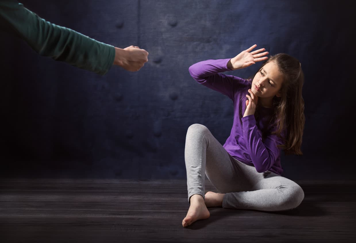 Corte de Holanda condenó a un padre por abusar física y psicológicamente de sus hijas durante 13 años a la pena de 27 meses de prisión.