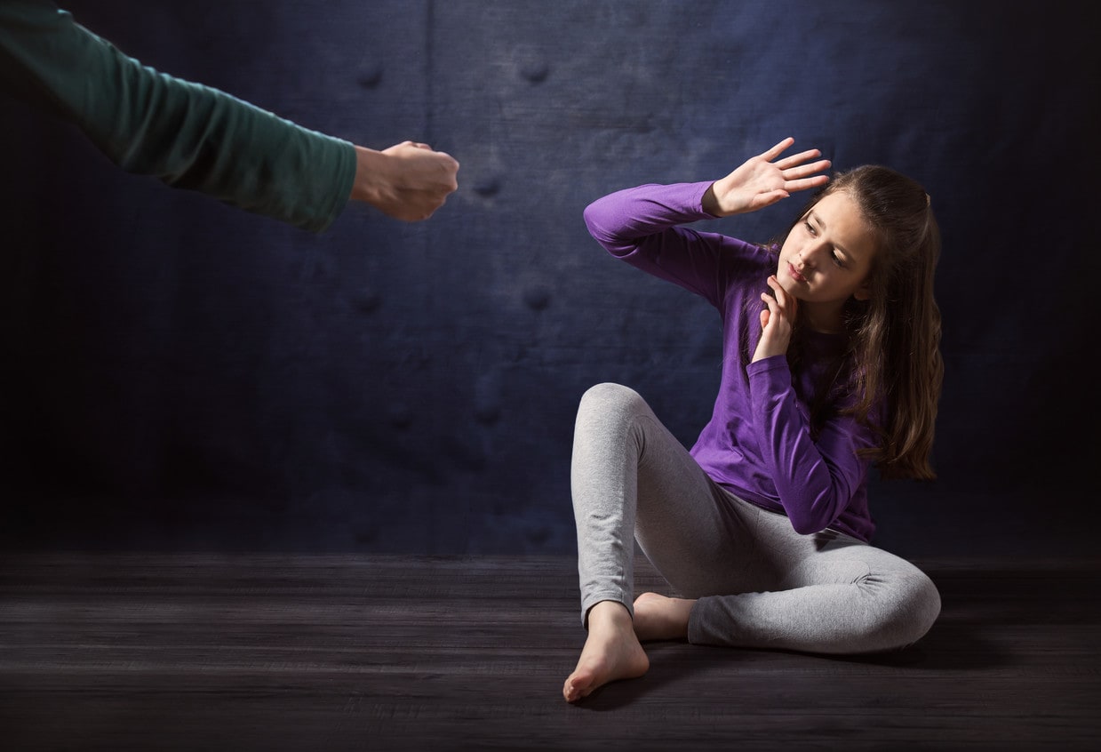 Corte de Holanda condenó a un padre por abusar física y psicológicamente de sus hijas durante 13 años a la pena de 27 meses de prisión.