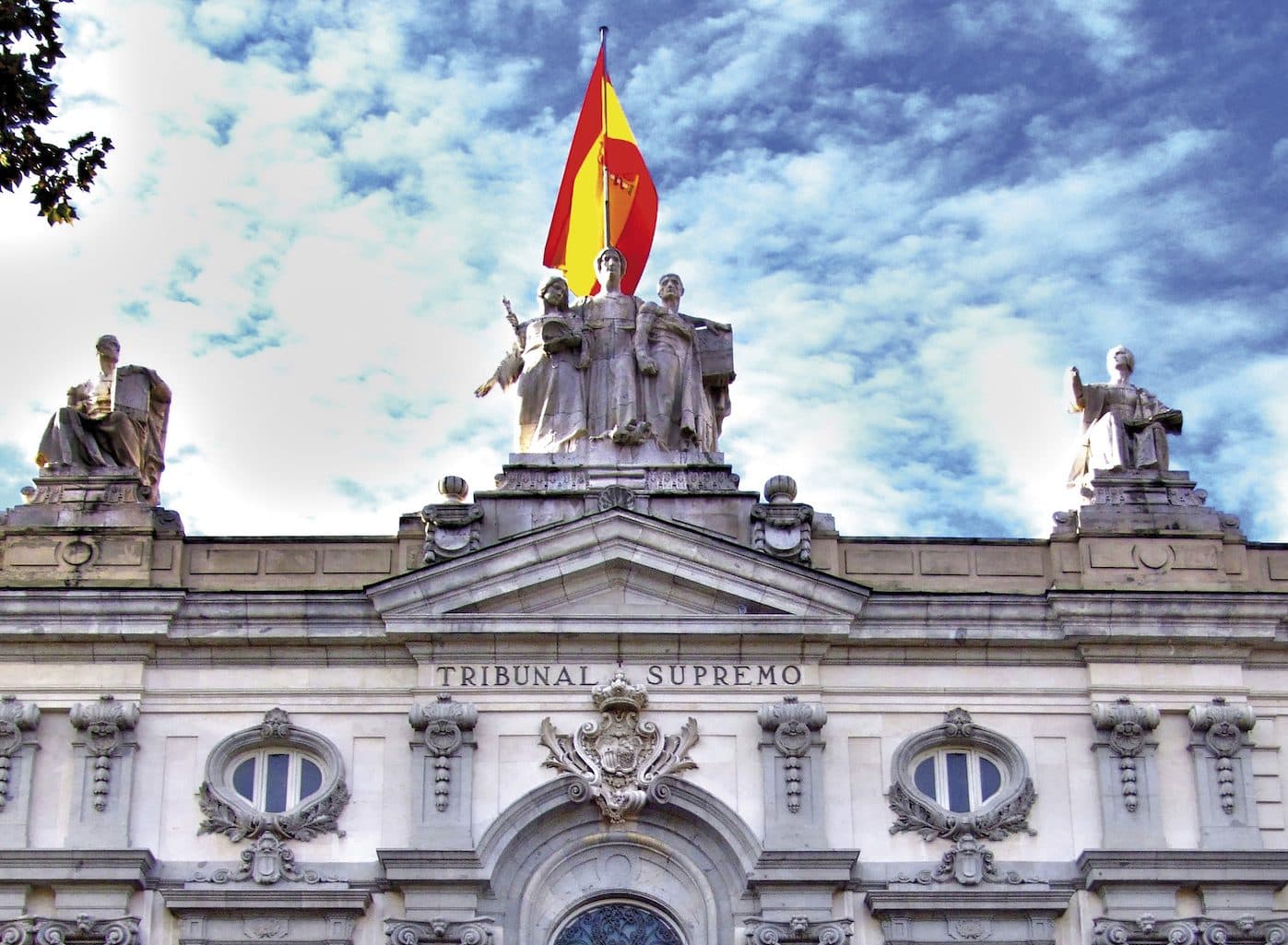 Aunque el derecho a la protección o reserva de los datos y el derecho a la intimidad tienen evidentes caracteres comunes, no todo acceso a datos protegidos constituye por sí misma una violación del derecho a la intimidad.
