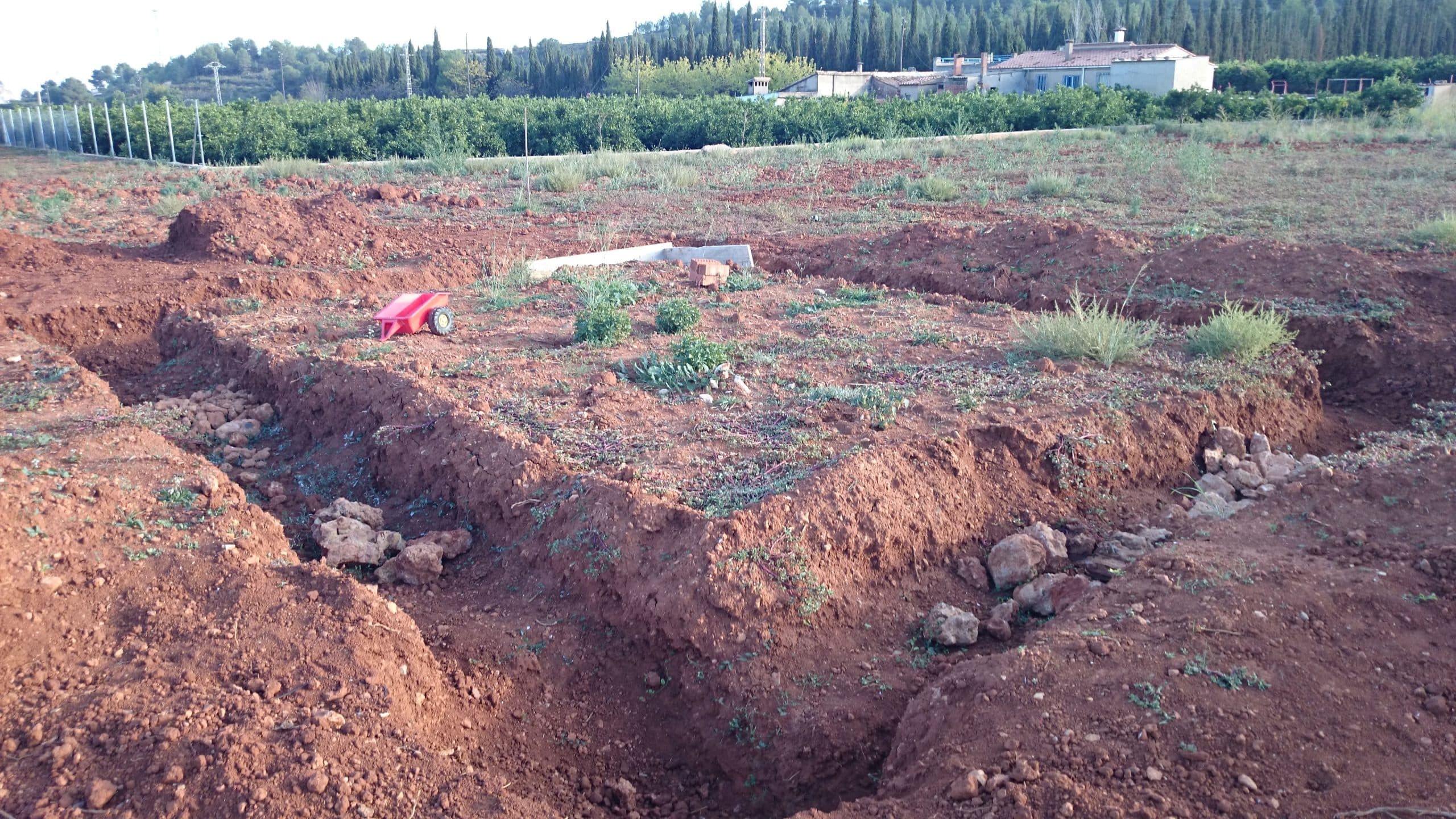 Obras de relleno que provocan una zanja en una vía de acceso a vecinos de un sector, es un acto de autotutela ilícita resuelve la Corte Suprema.