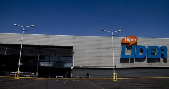 Juzgado de Letras del Trabajo de Santiago confirma multas a supermercado por contrato multifunciones.