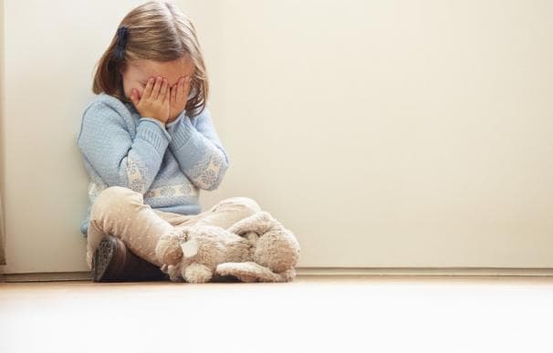 Pena de 4 años de prisión a un hombre por el delito de abuso sexual, con ocasión de haber besado a una niña de 6 años, se confirma por el Tribunal Supremo de España.