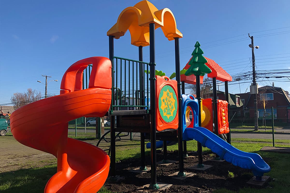 Demora en la instalación de juegos modulares en una plaza no significa una extensión tácita del plazo de duración de un contrato de arriendo.