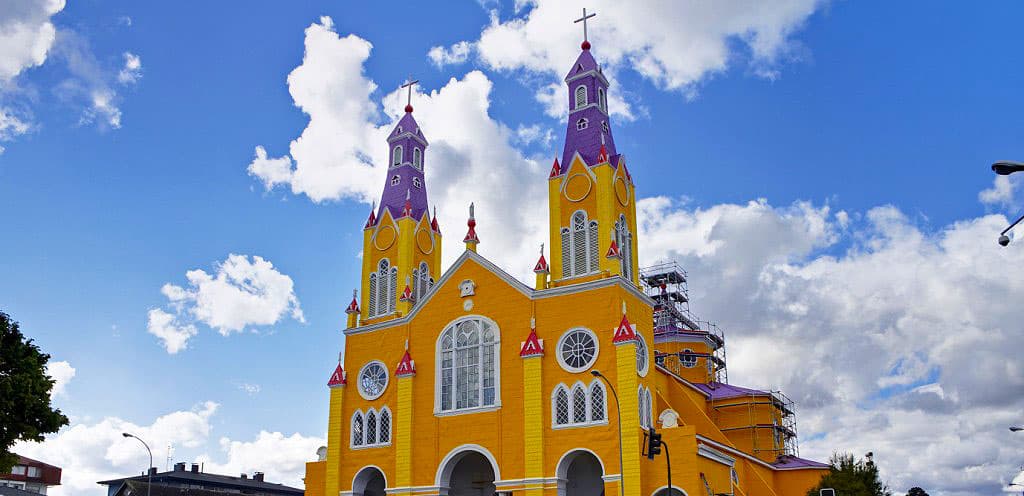 Declaración del casco histórico de Castro como monumento nacional, no vulnera el derecho a propiedad, resuelve la Corte de Puerto Montt.