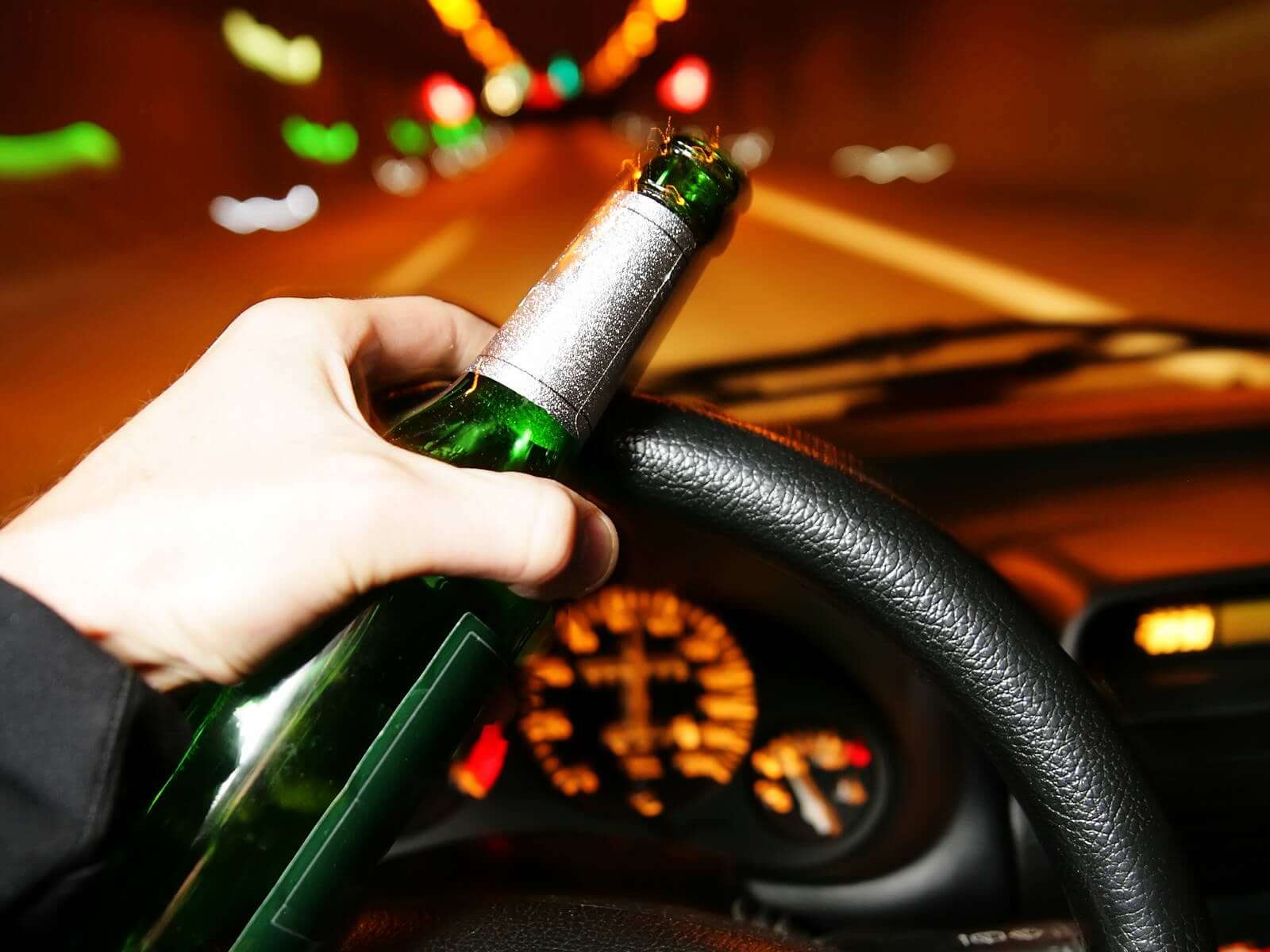 Suspensión condicional del procedimiento y posterior sobreseimiento definitivo no puede considerarse como «evento» para agravar suspensión de la licencia de conducir por delito de manejo en estado de ebriedad causando daños