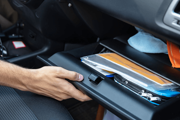 Control vehicular puede mutar a control de identidad si conductor no porta cédula de identidad, licencia de conducir, ni documentos del automóvil que maneja, resuelve la Corte Suprema.