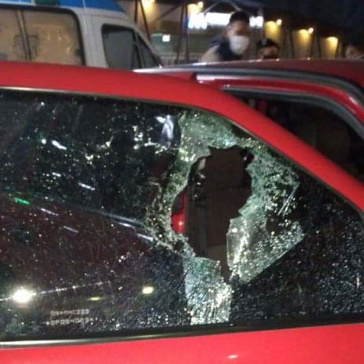 Recoger una piedra de gran tamaño para guardarla en el bolsillo en un indicio habilitante para efectuar un control de identidad, resuelve la Corte Suprema.