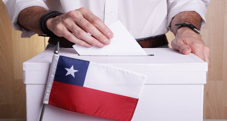 Reforma constitucional que restablece el sufragio obligatorio en las elecciones y plebiscitos, salvo en las elecciones primarias, fue publicada en el Diario Oficial.