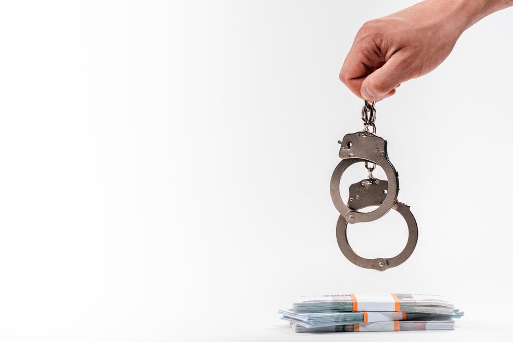 Orden de arresto como medida de apremio en contra de un deudor de compensación económica no es ilegal, confirma la Corte Suprema.