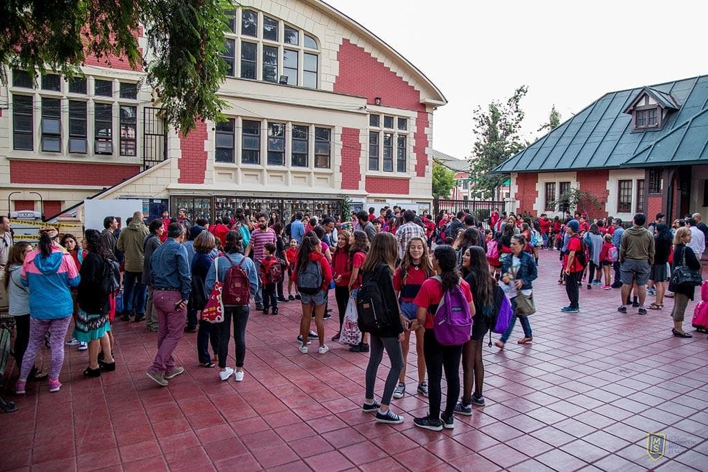 Ministerio de Bienes Nacionales debe entregar en comodato a la Universidad de Chile el inmueble en que funciona el Liceo Experimental Manuel de Salas, dictamina la Contraloría.