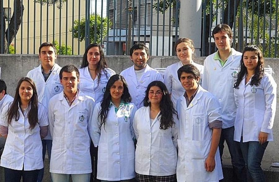 Servicios de Salud Pública no pueden otorgar asignaciones compensatorias a alumnos en práctica, dictamina la Contraloría.