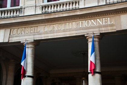 Autoridad de la Competencia de Francia puede conocer y aceptar los compromisos ofrecidos por una empresa para eliminar problemas de competencia y, luego, en el procedimiento respectivo imponer sanciones.