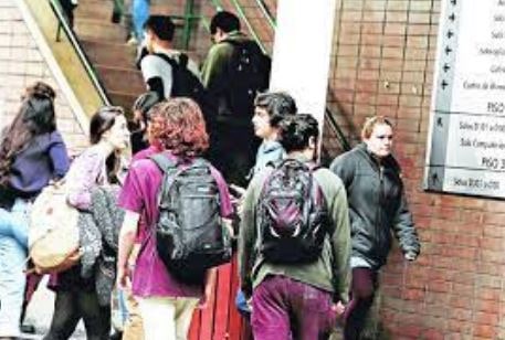 Consejo Nacional de Educación no cuenta con la facultad de resolver apelaciones contra las decisiones de la Comisión Nacional de Acreditación referidas al plazo de acreditación institucional.