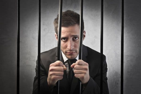 Pagos parciales de cotizaciones previsionales de los trabajadores al no extinguir el total de la obligación del empleador, hace procedente la medida de apremio de arresto, resuelve Corte de Talca.