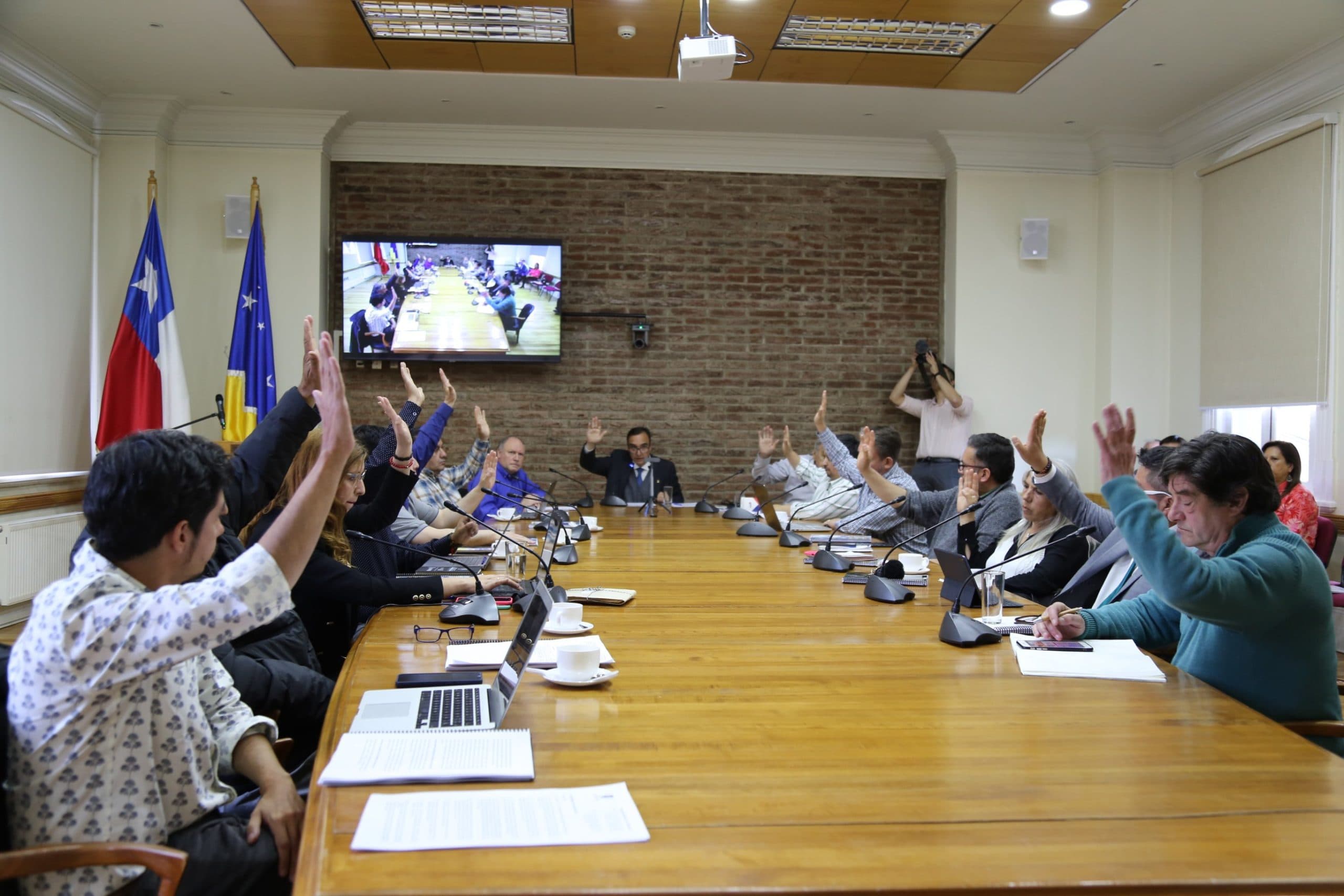 Gobernador Regional en votaciones del CORE tiene derecho a voto y en caso de empate a un voto dirimente, dictamina la Controlaría.
