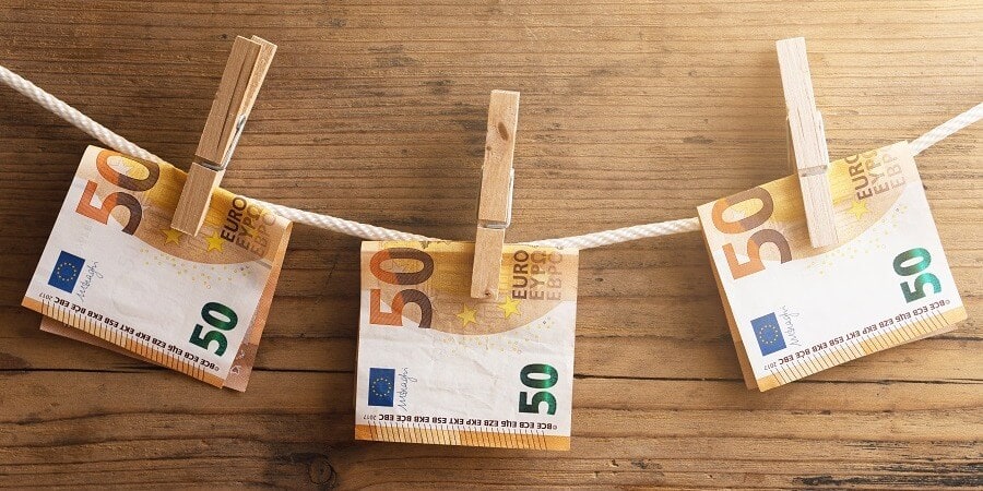 Pena de prisión para personas que desconociendo el origen de los depósitos bancarios en sus cuentas se desentienden por completo de ello, se confirma por el Tribunal Supremo de España.