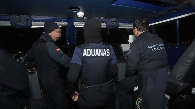 Policía que entregó información de seguridad aduanera para ingresar cocaína a España se condena a 14 años de prisión.