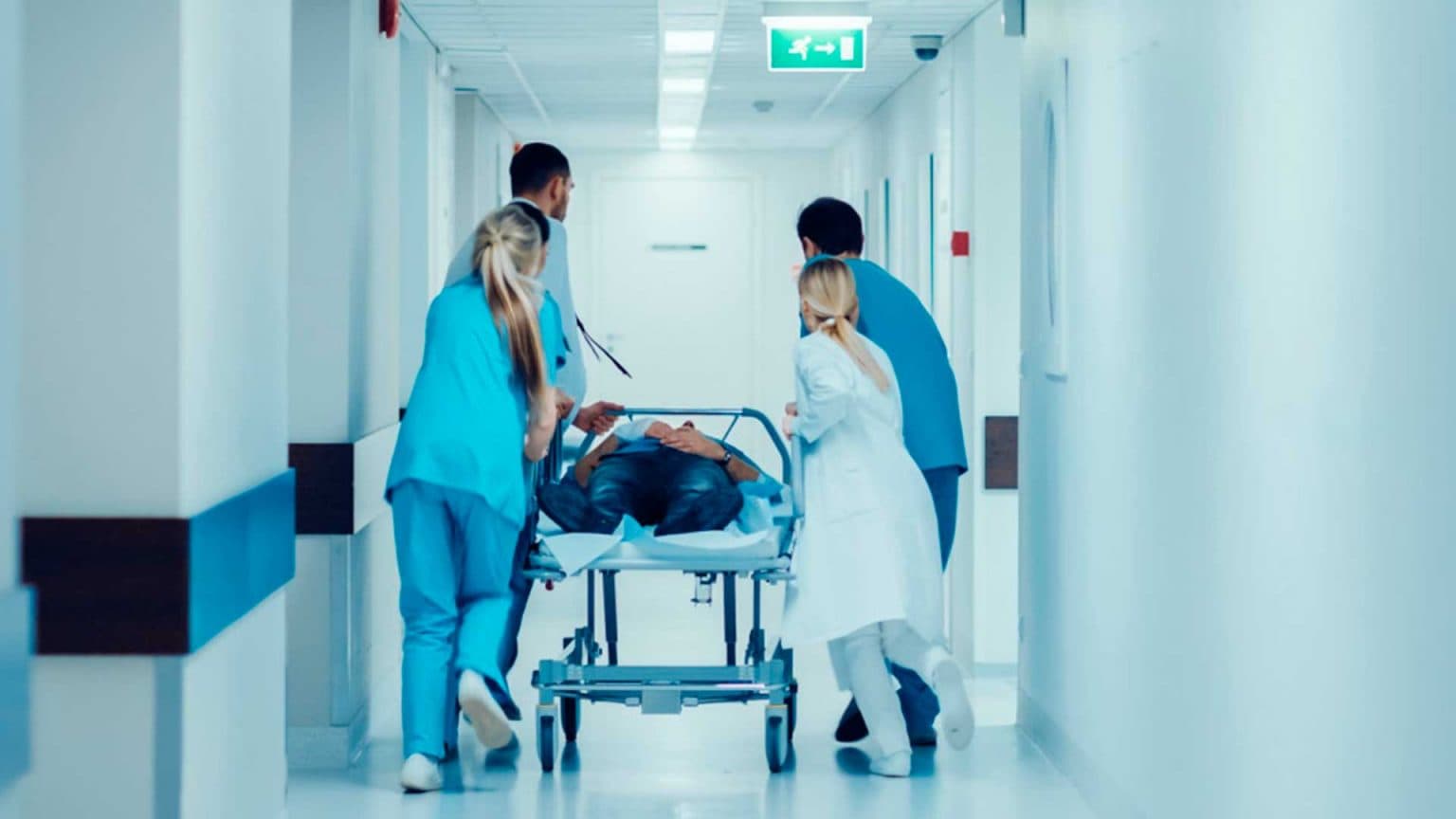 No corresponde aplicar la Ley de Urgencia a ingreso hospitalario de paciente si su atención médica sólo indica síntomas asociados al cáncer que padece.