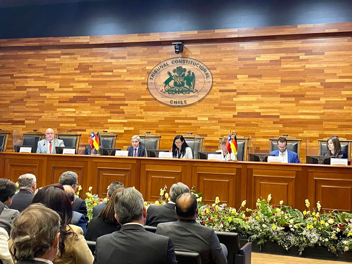 Norma que impide apelar sentencia interlocutoria que rechaza incidente de nulidad de todo lo obrado en materia laboral, se impugna ante el Tribunal Constitucional.