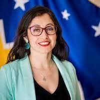 Administración activa puede invalidar los actos contrarios a derecho, previa audiencia del interesado, dentro de los dos años siguientes a su notificación o publicación.