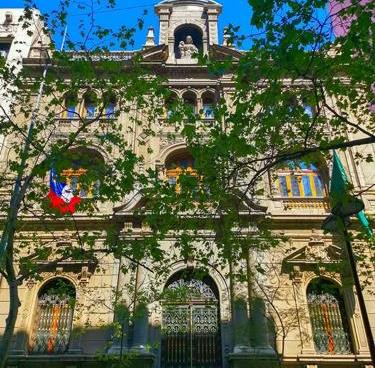 Inaplicabilidad que impugnó normas que permiten calificar una prestación de servicios a honorarios como una relación regida por el Código del Trabajo, se declara inadmisible.