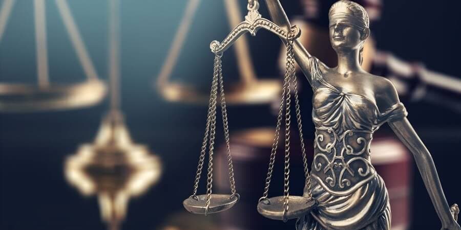 Atenuante de colaboración sustancial al esclarecimiento de los hechos es compatible con la minorante de responsabilidad penal; Si pudiendo eludir la acción de la justicia por medio de la fuga u ocultándose el acusado se denuncia y confiesa el delito, resuelve Corte de Antofagasta.