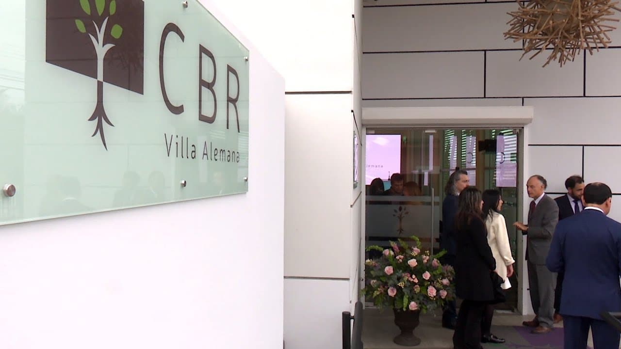 Recurso de protección contra el Conservador de Bienes Raíces de Villa Alemana por la cancelación de un derecho de usufructo vitalicio, se declara inadmisible.