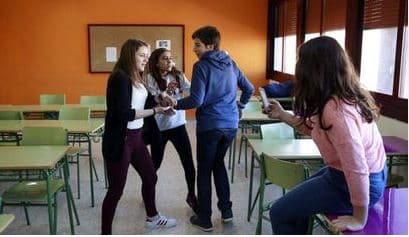 Colegio actúa conforme a su normativa al derivar el conflicto entre estudiantes a las autoridades a fin de que ellas adopten las medidas que en derecho corresponden.