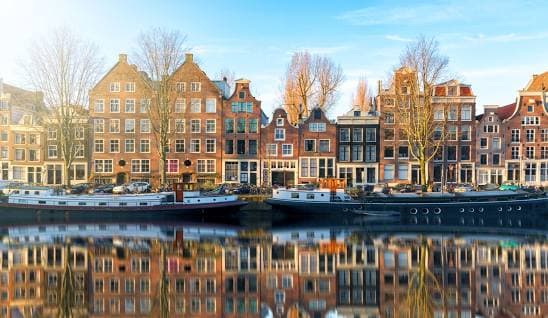 Okupas pueden permanecer en edificio de magnate ruso, por cuanto el empresario fue sancionado económicamente por la Unión Europea, resuelve el Tribunal de Apelación de Ámsterdam.