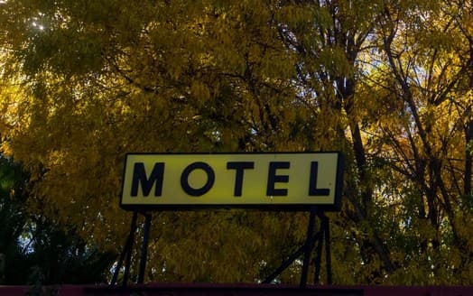 Negativa de SERNATUR de incorporar un motel al Registro Nacional de Prestadores de Servicios Turísticos no es ilegal ni arbitraria.