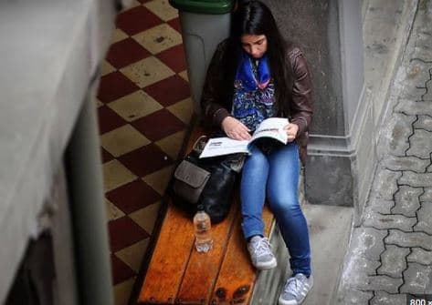 Atendido a que la hija aún se encuentra en proceso de titulación de su carrera, se rechaza la demanda de cese de alimentos.
