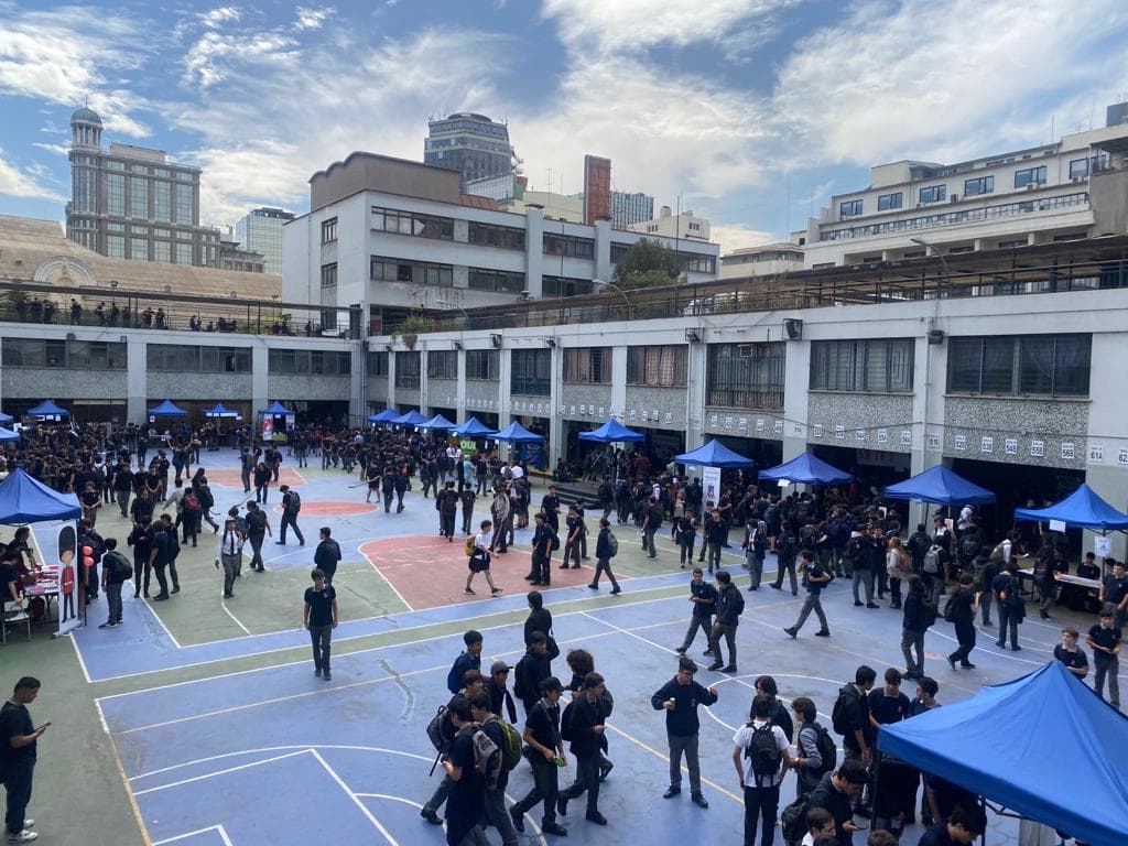 Clases por vía telemática para resguardar el proceso educativo de los estudiantes del Instituto Nacional no son ilegales.