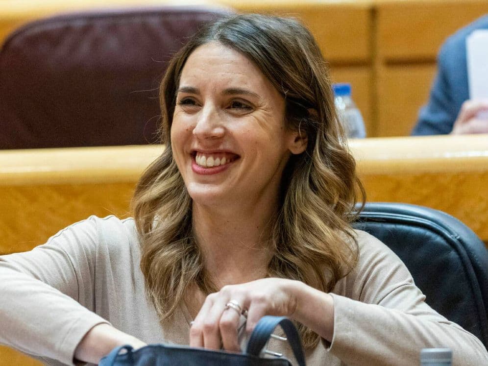 Ministra de Igualdad de España es condenada a pagar 18.000 euros a un hombre por manifestar en un discurso que era maltratador.