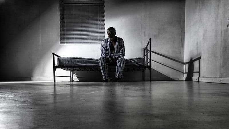 Que una persona haya permanecido bajo internación provisional durante 17 años cuando el alzamiento de la medida fue comunicado oportunamente al Hospital Psiquiátrico, no es responsabilidad de la judicatura.
