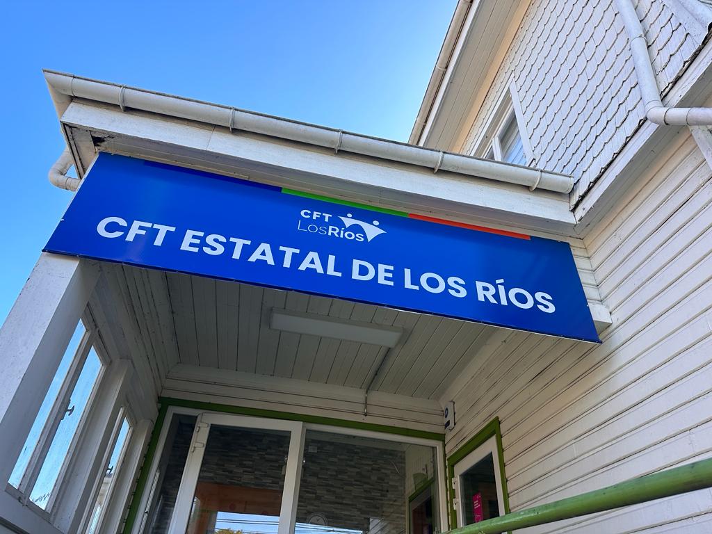 Centros de Formación Técnica estatales pueden autorizar la suscripción de empréstitos para cubrir gastos corrientes en el plan anual de endeudamiento.