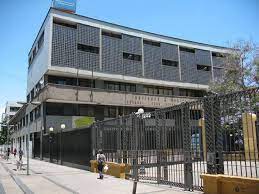 Municipalidad de Santiago, Instituto Nacional y Ministerio de Educación deben garantizar la integridad física y psíquica de estudiante.