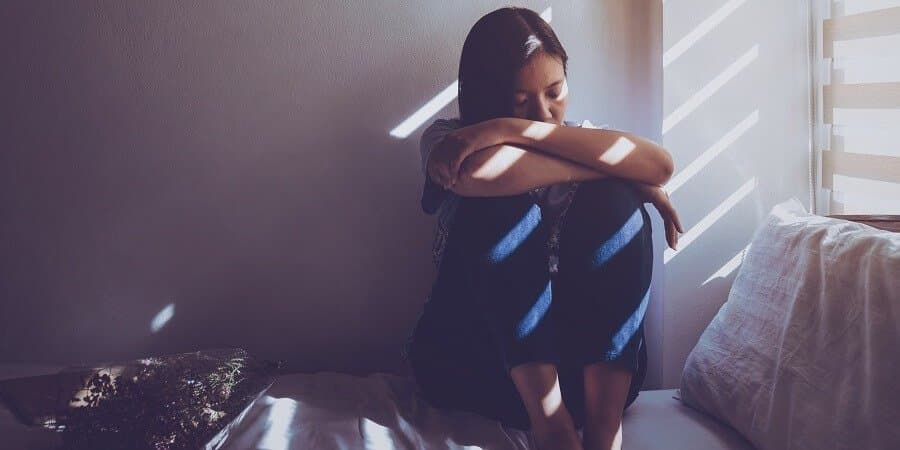 Adolescente de 15 años no puede consentir sexualmente una relación con un hombre de 39 años, por lo que no se vulnera la presunción de inocencia ni el derecho a la tutela judicial efectiva, resuelve Tribunal Supremo de España.