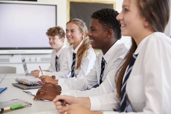 No procede sancionar al estudiante conforme a la normativa del establecimiento educacional si la supuesta falta ocurrió fuera de sus dependencias.