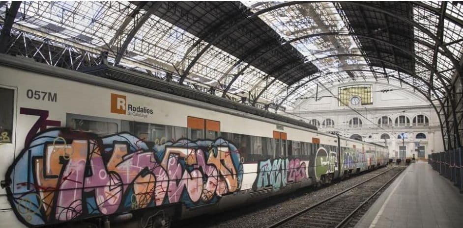 Tribunal Supremo de España condenó a 15 meses de prisión a seis jóvenes por rayar con sprays un vagón del metro de Barcelona.
