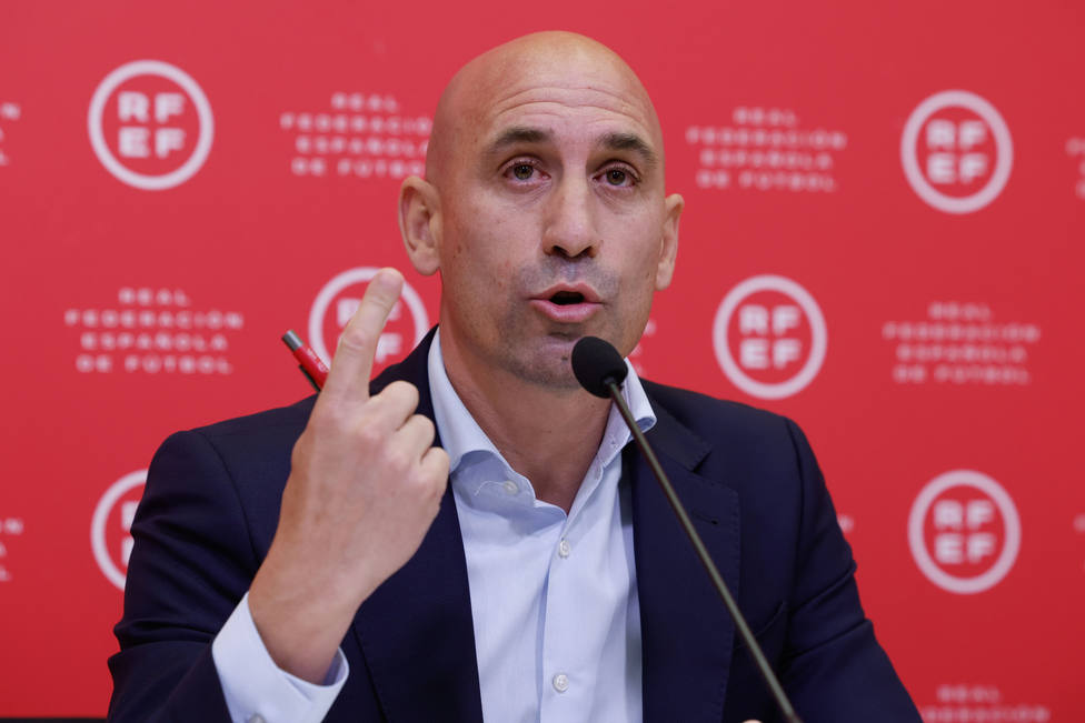 Ministerio Fiscal español abre diligencias en contra de Luis Rubiales por presunta agresión o abuso sexual en perjuicio de Jenni Hermoso.