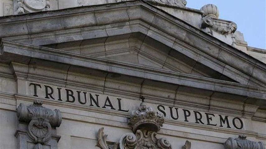 Absolución de acusado por delitos de abuso sexual y lesiones en perjuicio de persona con discapacidad, se anula por no haber comparecido la víctima a la audiencia de juicio oral.