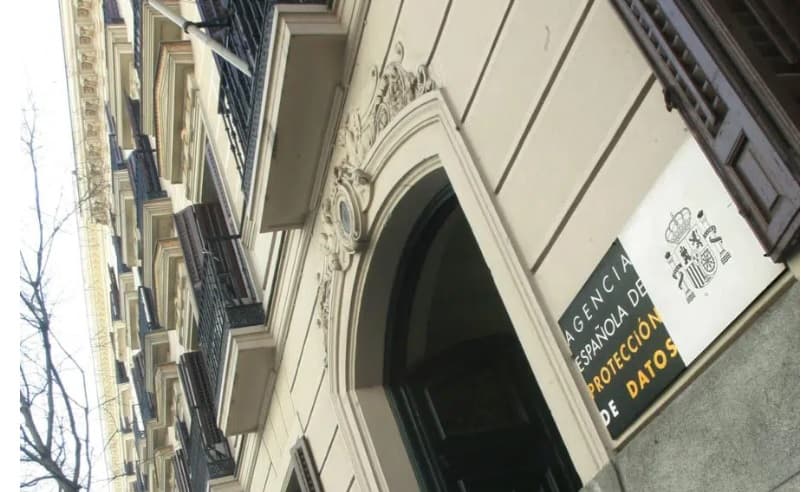 La Agencia Española de Protección de Datos (AEPD) resuelve que el derecho de acceso abarca los datos de localización de las líneas telefónicas, por Virgilio González.
